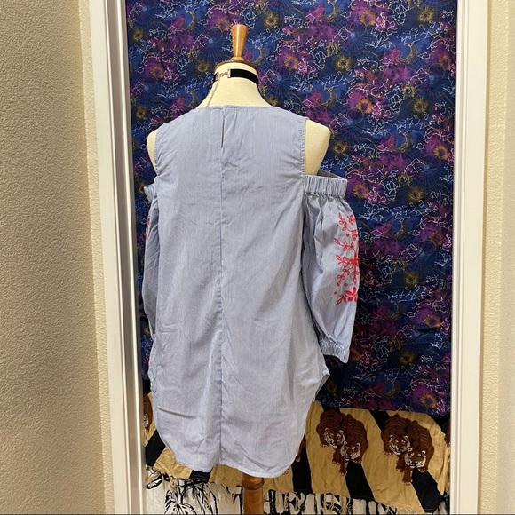 🌈 Beautiful Embroidered flowers top - Picture 8 of 12